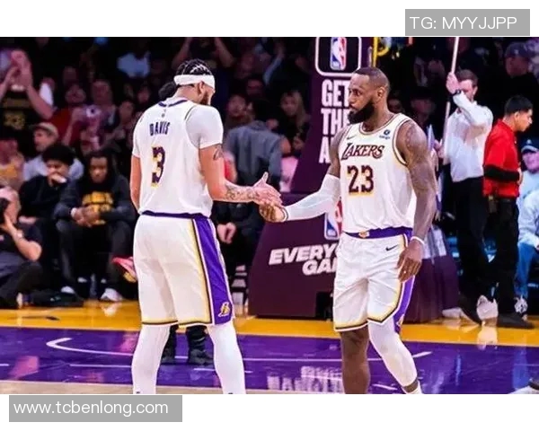 浓眉回忆被交易时首要任务是致电詹姆斯分享心情与未来计划